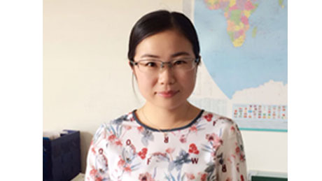 于艷--東北農(nóng)業(yè)大學(xué)  碩士
現(xiàn)任：動(dòng)保技術(shù)部研發(fā)員，從不浪費(fèi)時(shí)間和身邊的資源，虛心向各位老師討教知識(shí)，在企業(yè)高新認(rèn)定、GMP驗(yàn)收工作中做出了重大的貢獻(xiàn)。