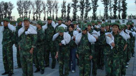 飼料動保板塊在職員工軍事化強化訓練營，時刻保持高昂的斗志