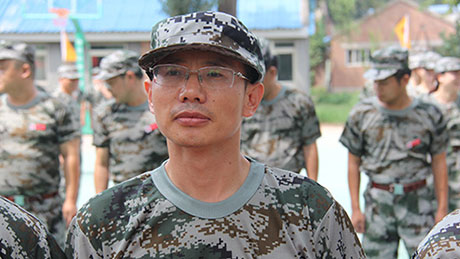 劉鈞貽董事長參加軍訓