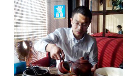 高川--湖南農(nóng)大動(dòng)物營(yíng)養(yǎng)碩士
現(xiàn)任：飼料技術(shù)經(jīng)理，進(jìn)入資源大家庭，得到很多老師的幫助，也更加清楚了自己的位置和方向。以前人生的種種經(jīng)歷，在此時(shí)才發(fā)現(xiàn)它的價(jià)值。